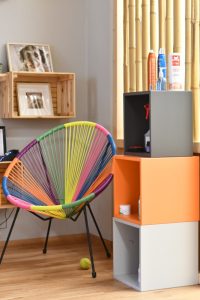 warme, bunte Sitzecke im Hundesalon Golden in Haslach i.K., von Trimmen bis Schneiden, alles für ihren Hund